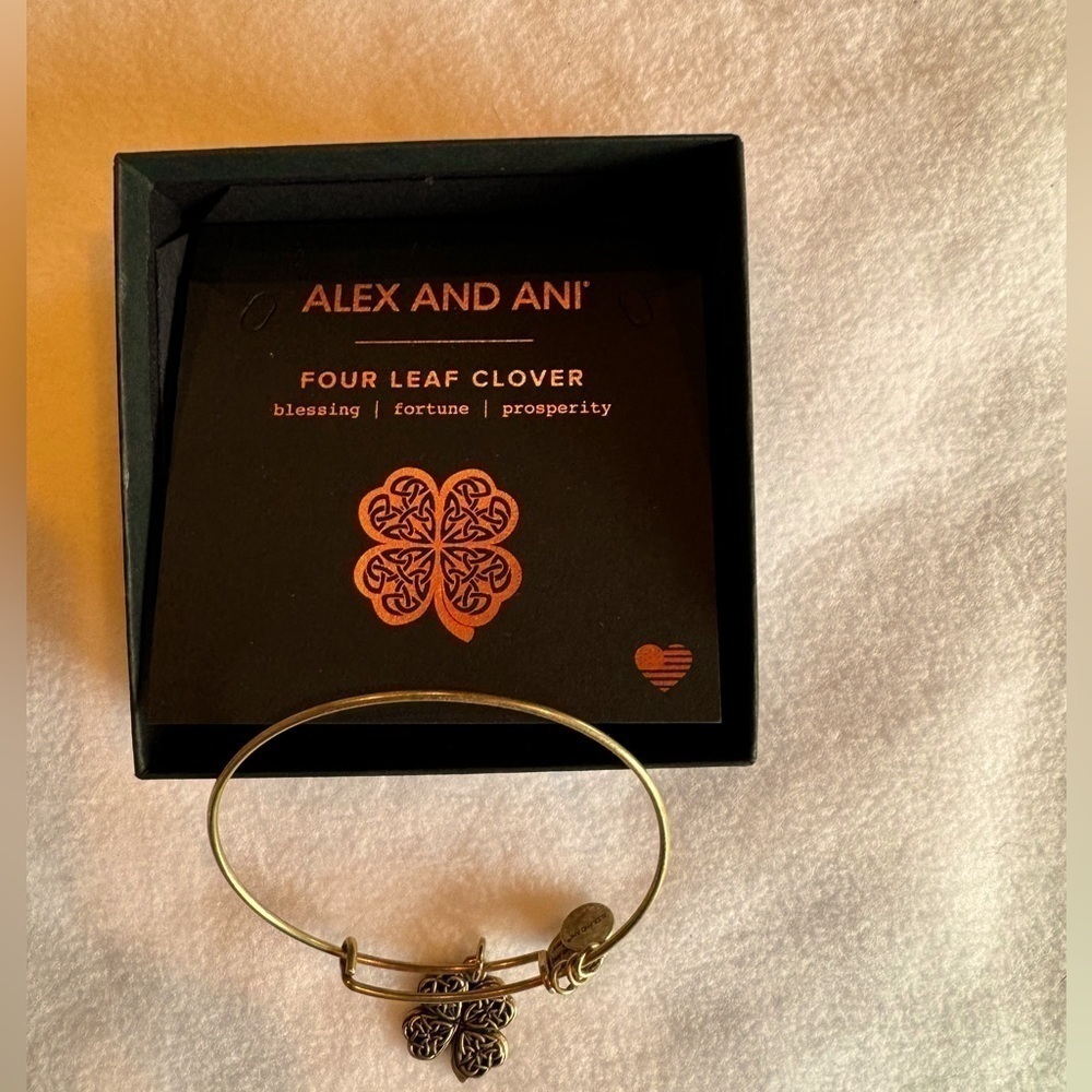 Alex and Ani four leaf clover bangle bracelet bronzetone w/pouch & original box.